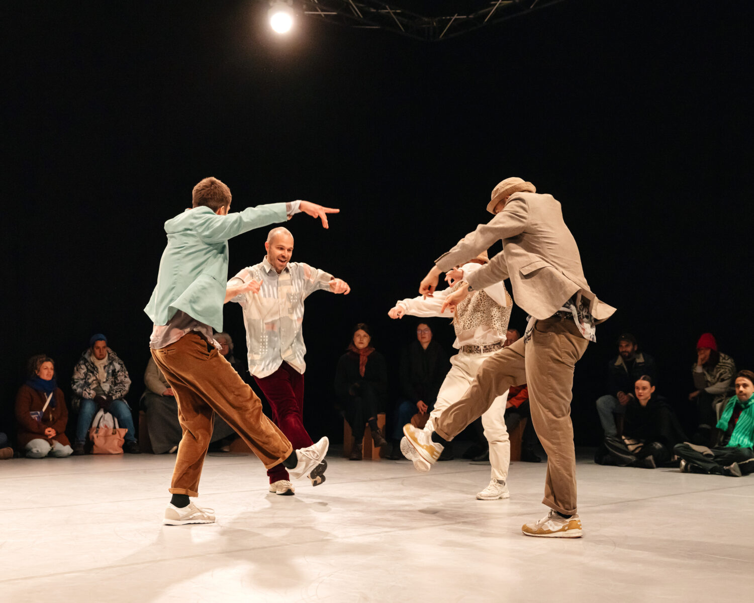 connect!

Choreografie & Konzept Jonas Frey 
Von und mit Gabrielle Aidulis, Jonas Frey, Mike Planz, Lukas Steltner Dramaturgie Célestine Hennermann 
DJ Vunky Lao 
Kostüme & Bühne Petra Vaskova 
Licht Stefan Grießhaber 
Produktionsmanagement Julie Pécard, Sarah Herr
Foto Lys Y. Seng