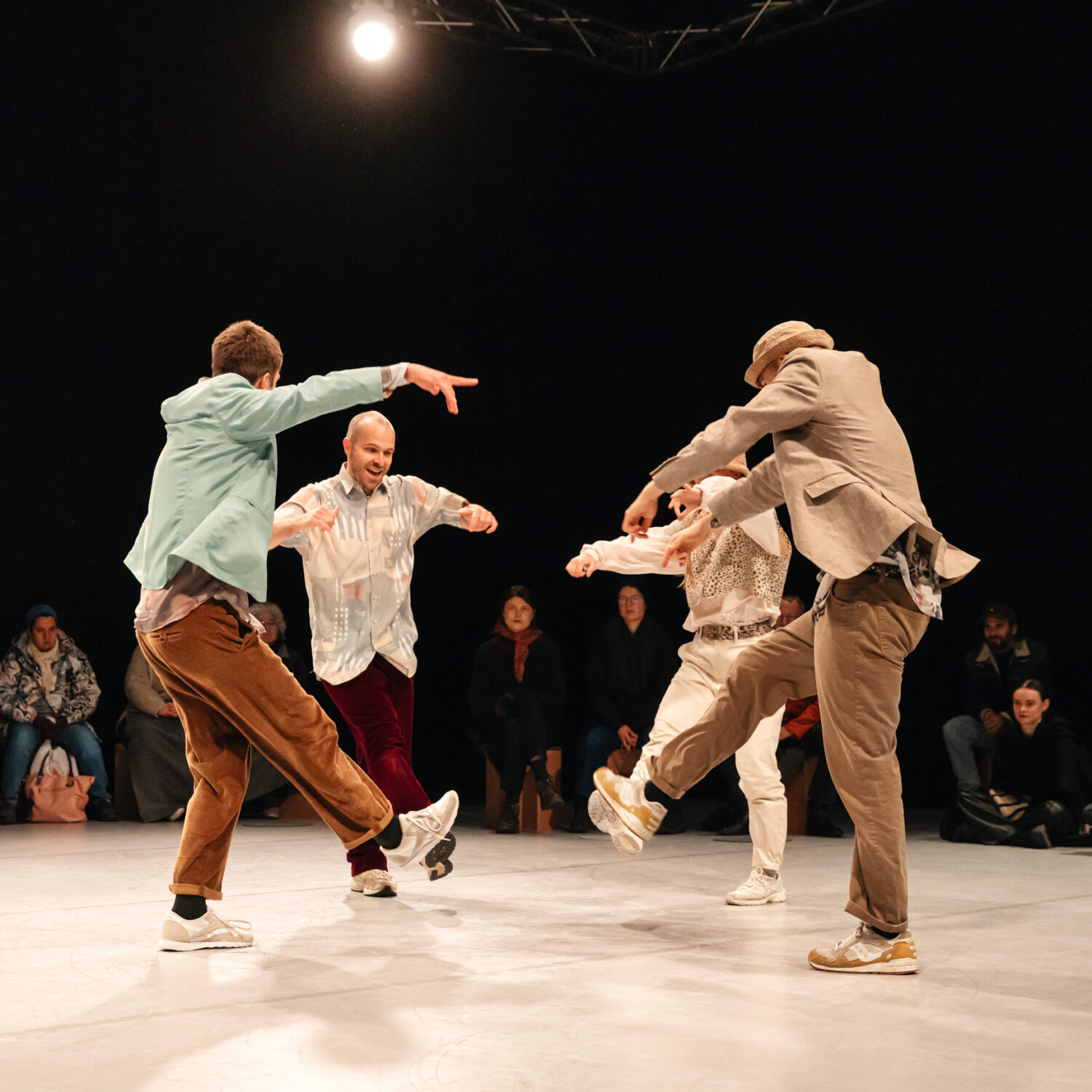 connect!

Choreografie & Konzept Jonas Frey 
Von und mit Gabrielle Aidulis, Jonas Frey, Mike Planz, Lukas Steltner Dramaturgie Célestine Hennermann 
DJ Vunky Lao 
Kostüme & Bühne Petra Vaskova 
Licht Stefan Grießhaber 
Produktionsmanagement Julie Pécard, Sarah Herr
Foto Lys Y. Seng