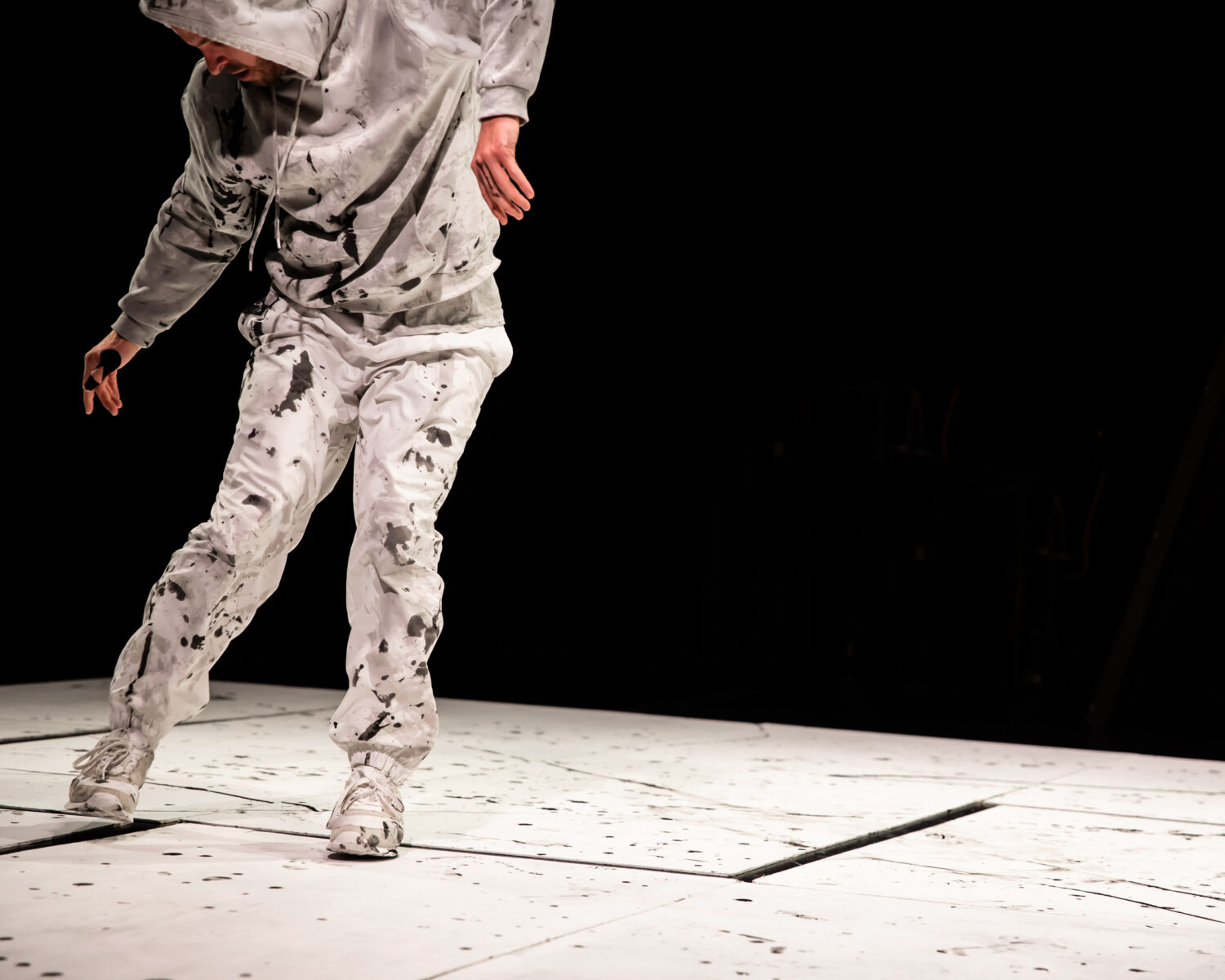 Shared Canvas | VON u. MIT. Jonas Frey / Cédric Pintarelli | ORT. Eintanzhaus | FOTO. Lys Y. Seng