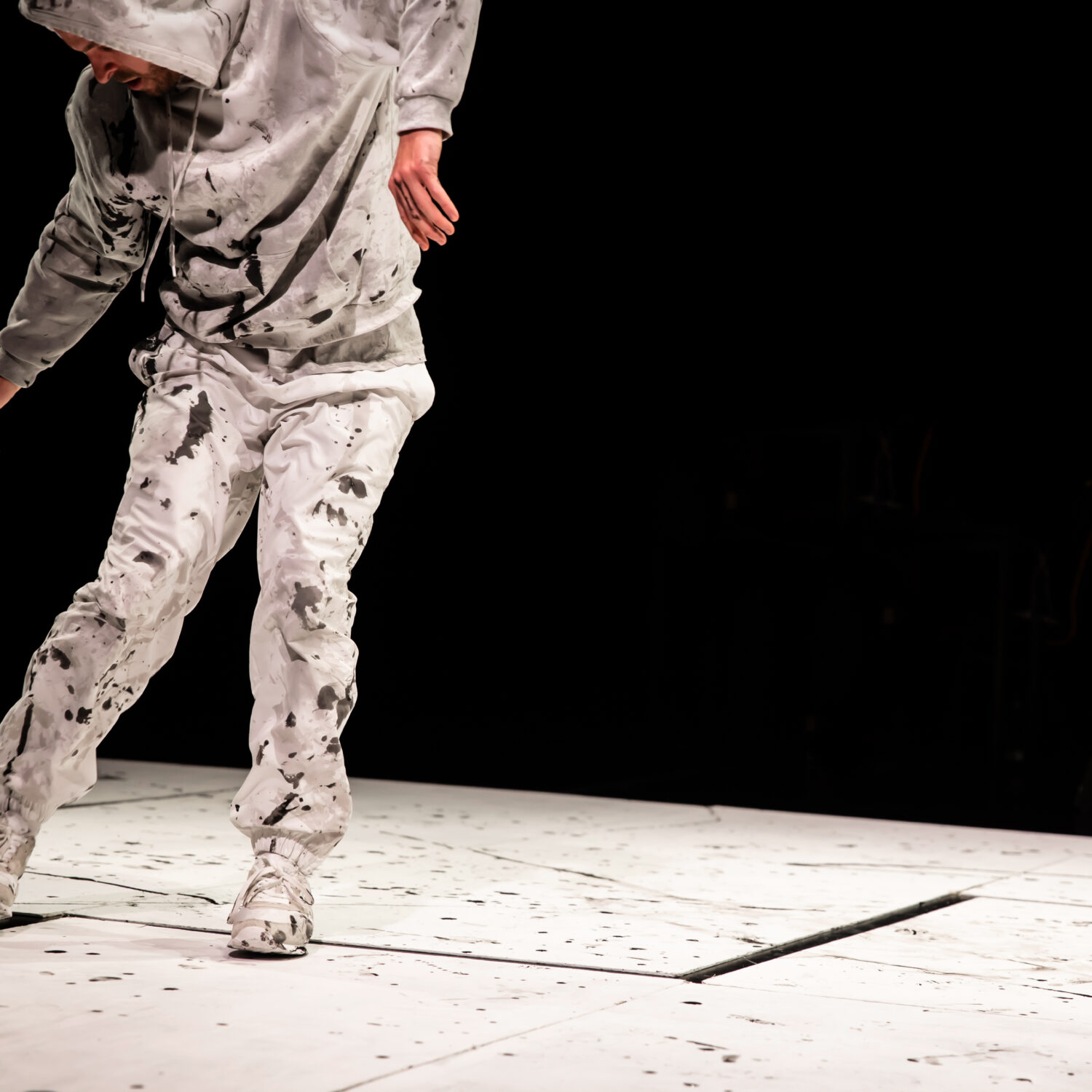 Shared Canvas | VON u. MIT. Jonas Frey / Cédric Pintarelli | ORT. Eintanzhaus | FOTO. Lys Y. Seng